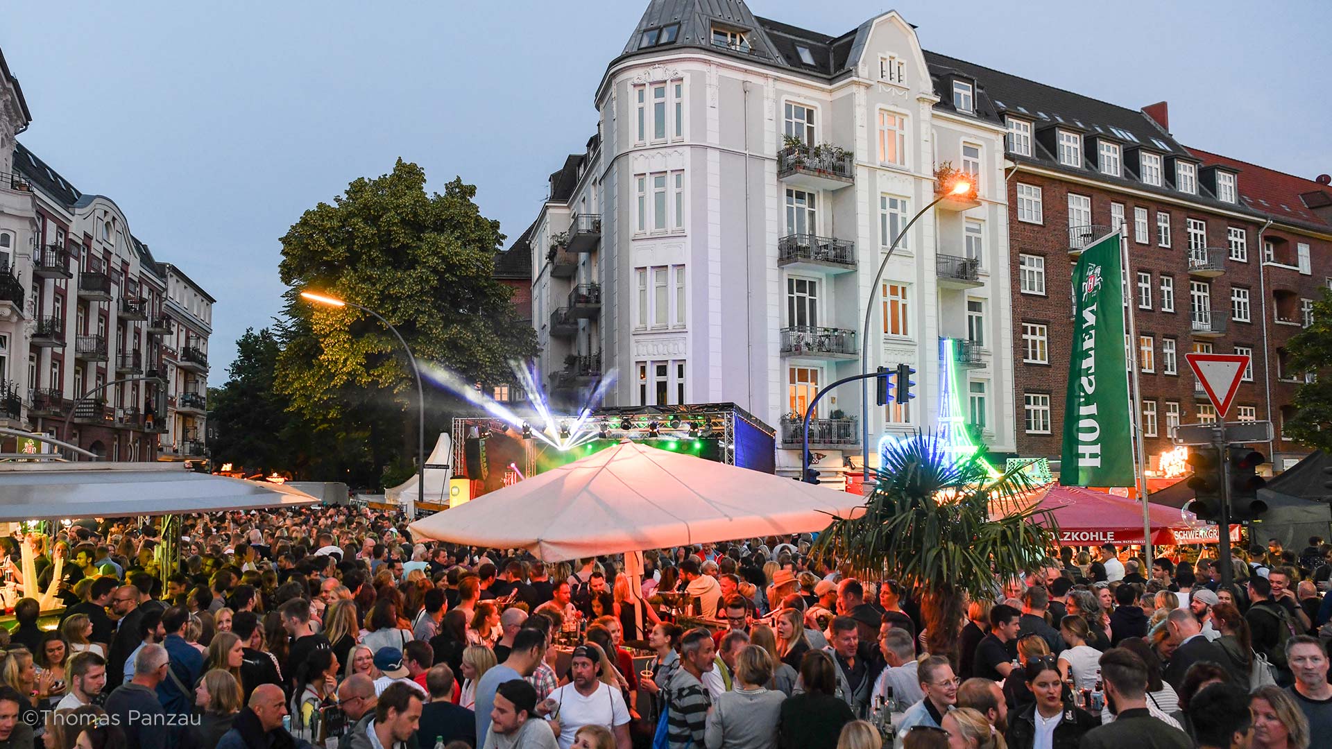 Feiern auf dem Eppendorfer Landstraßenfest mit Holsten